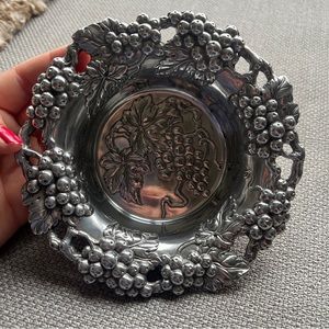 Arthur Court wine bottle rest Grapevine Pewter